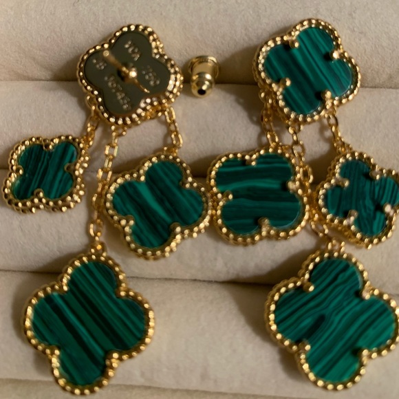 Sold out mother of pearl green four leaf clover drop earrings - Picture 5 of 7